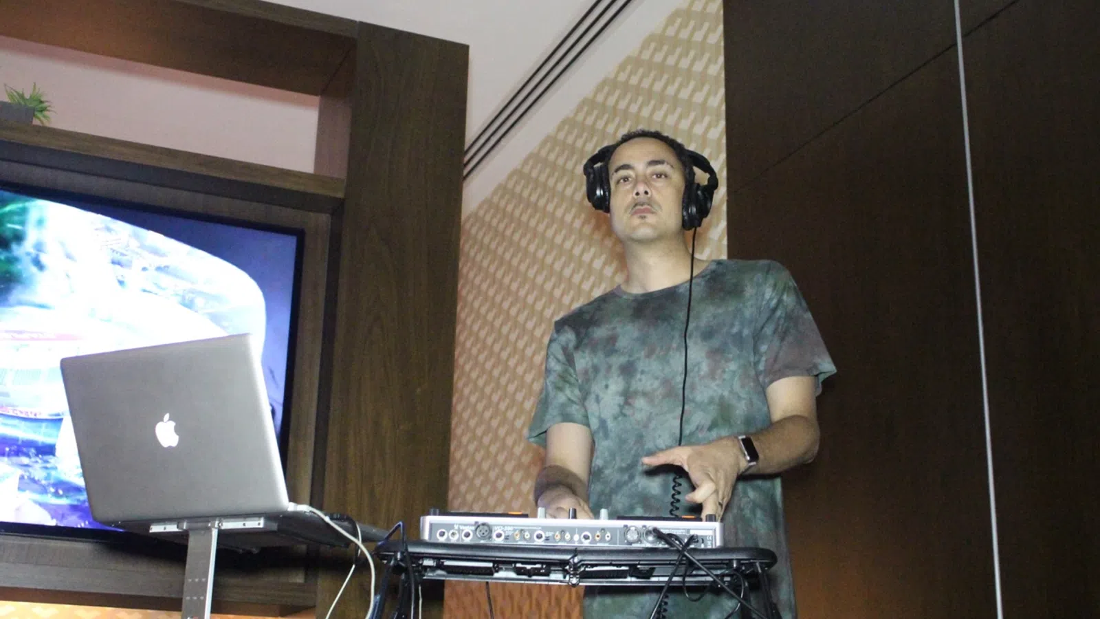 DJ Raj Smoove: The Greatest DJ In The World 101