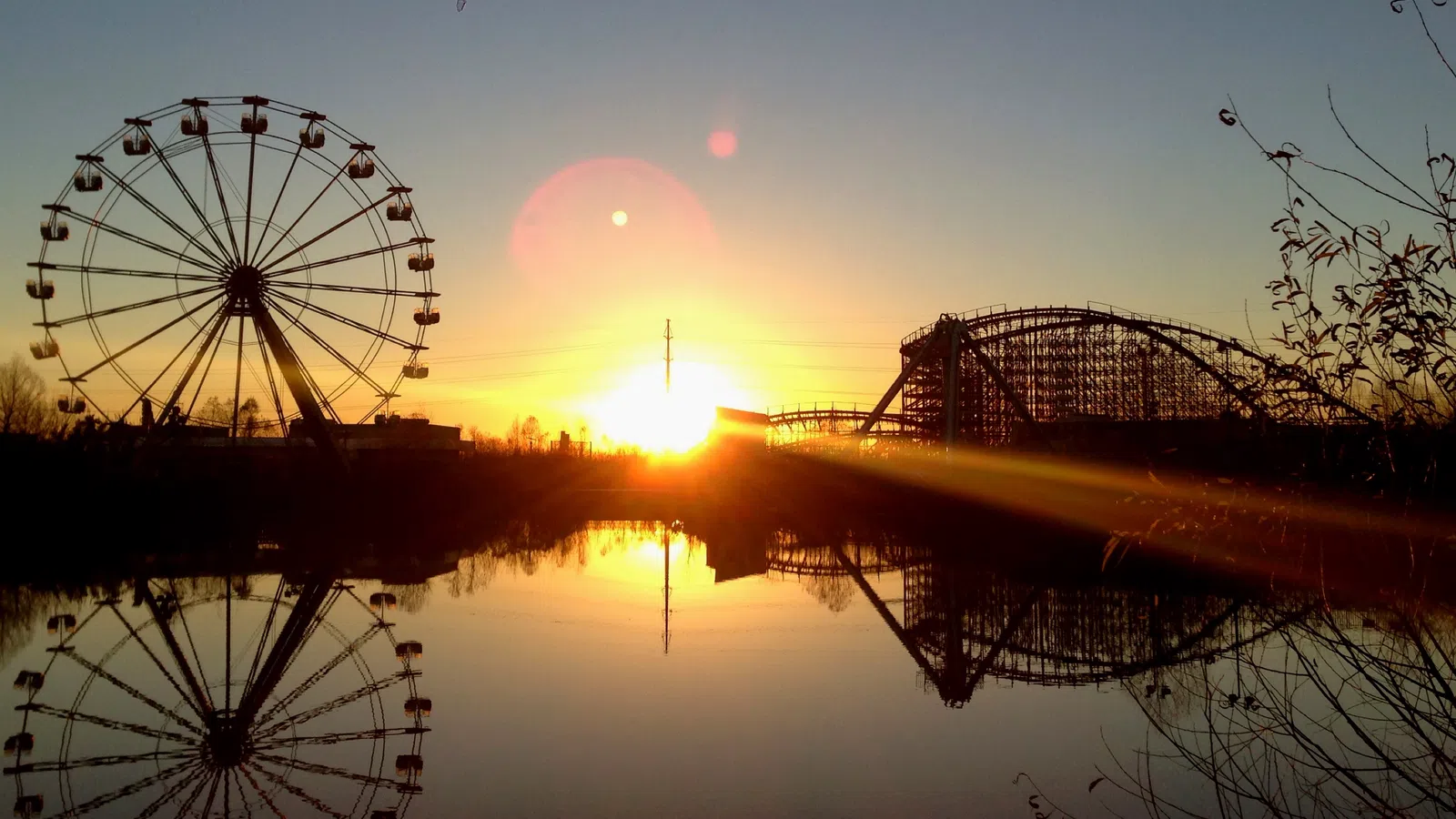 Six Flags New Orleans: The City?s Most Abandoned Attraction