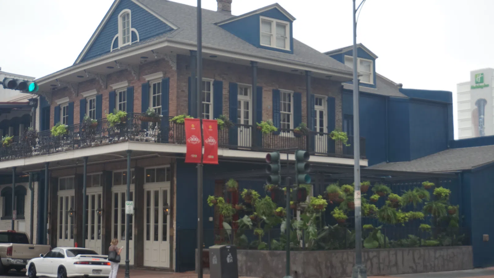 Copper Vine Wows On Poydras