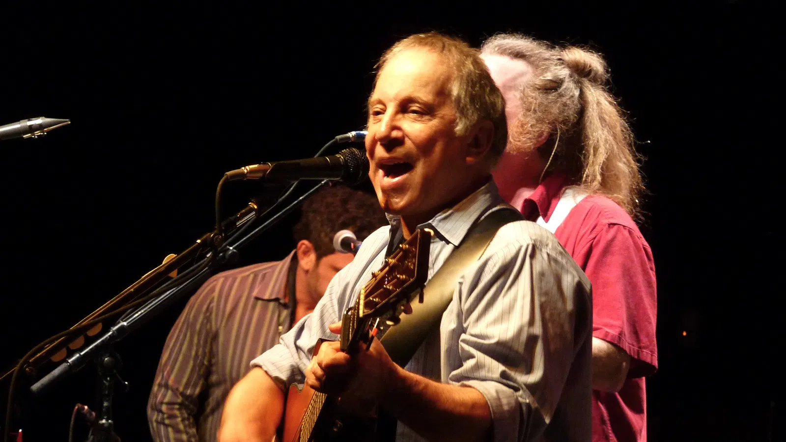 Paul Simon Splits the Dome