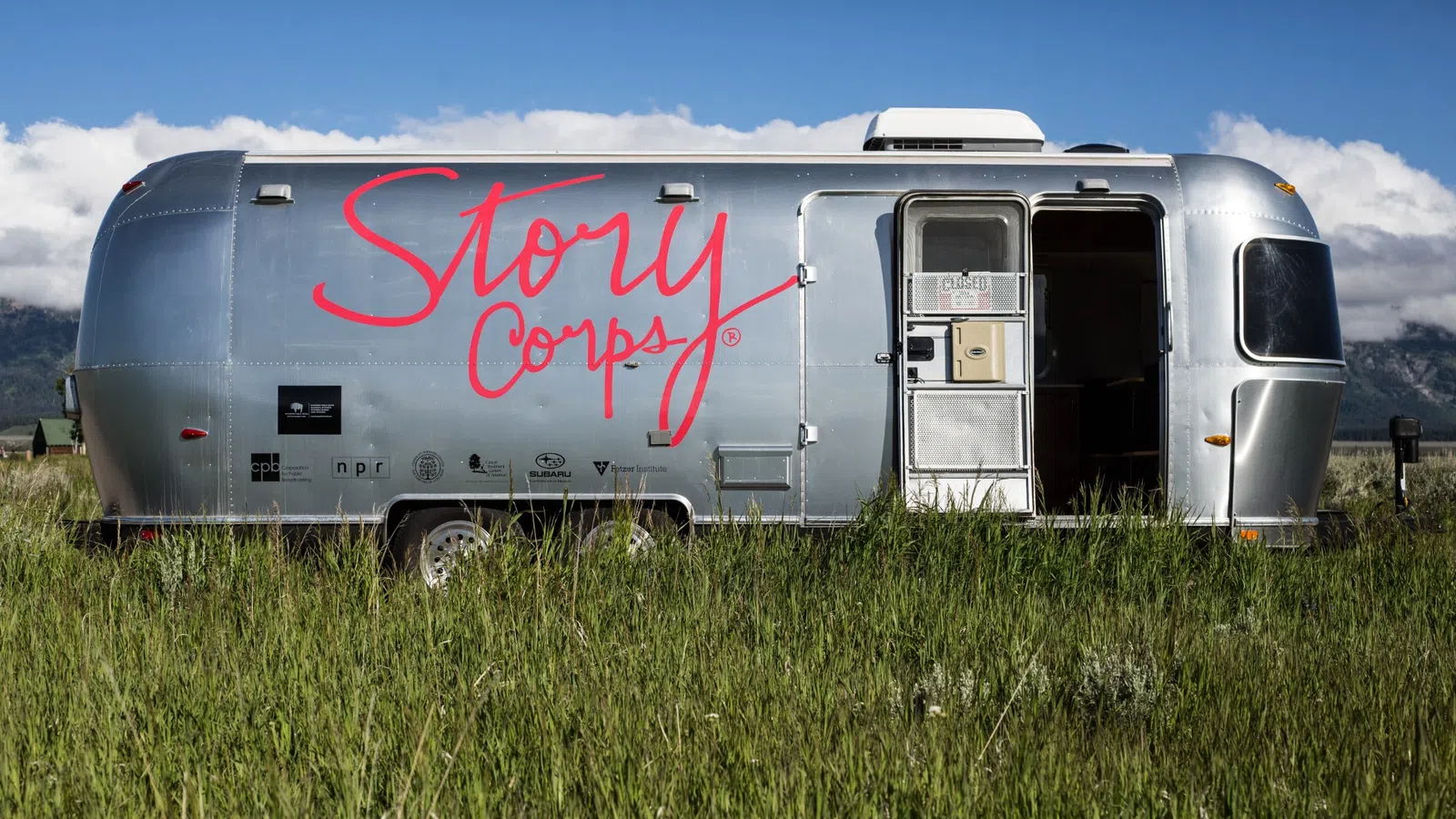 a trailer with a red and white logo on it