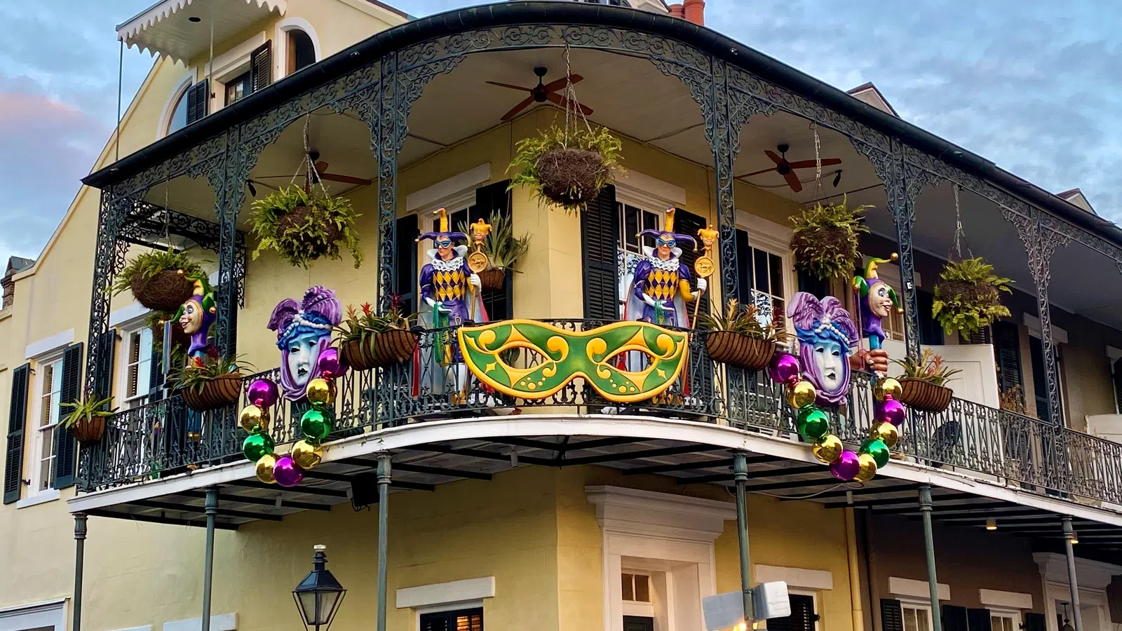 Krewe of House Floats: What to See and How to Join
