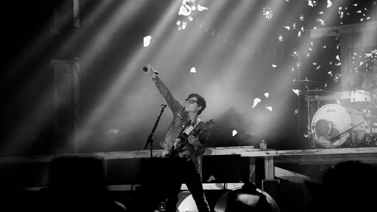 Weezer and Pixies Announce Summer 2018 Co-Headline Tour