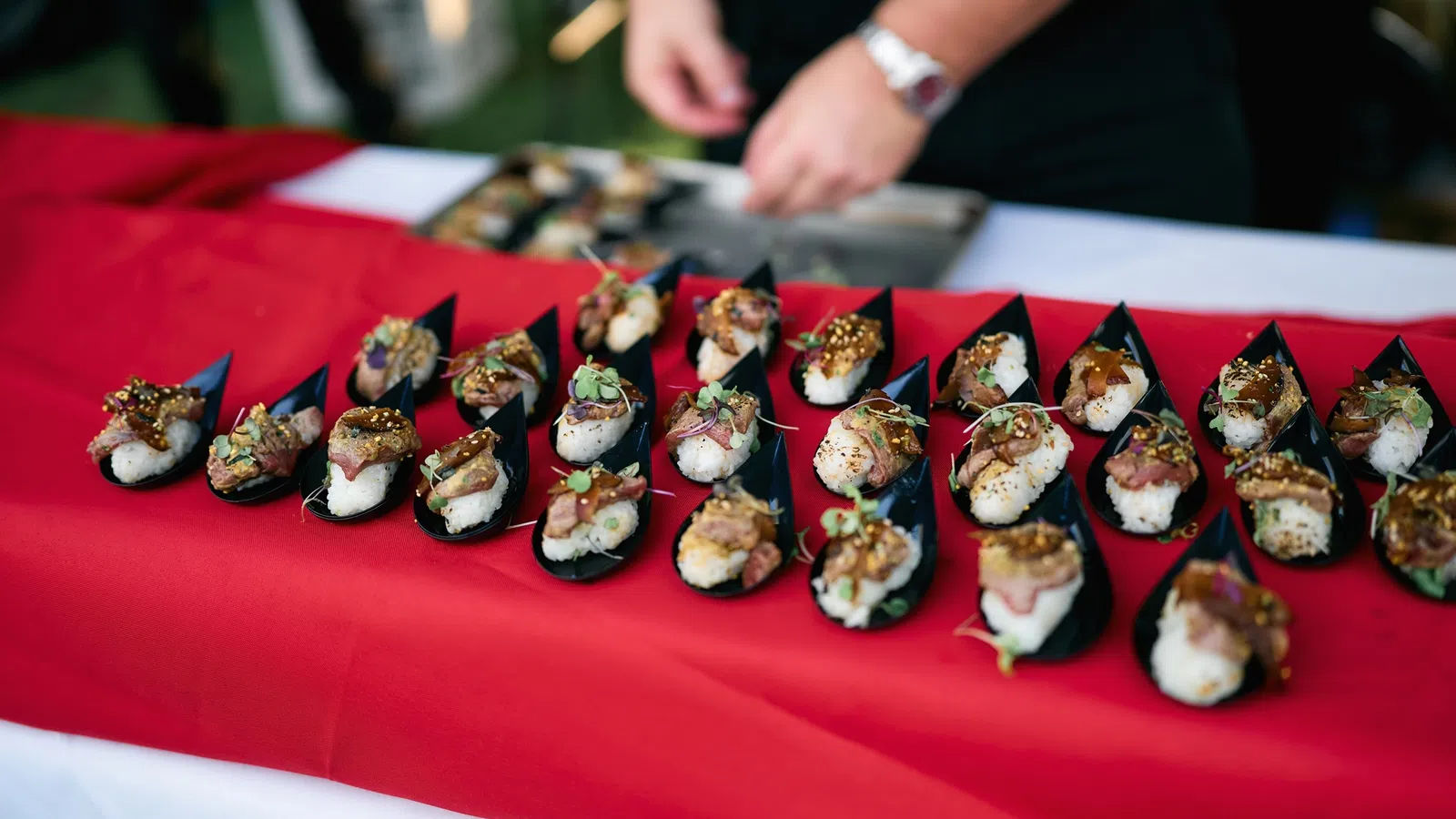 a tray of oysters