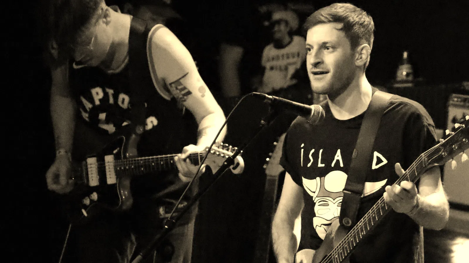 Pup Shows Up to One Eyed Jacks to Sing Along and Bounce Around