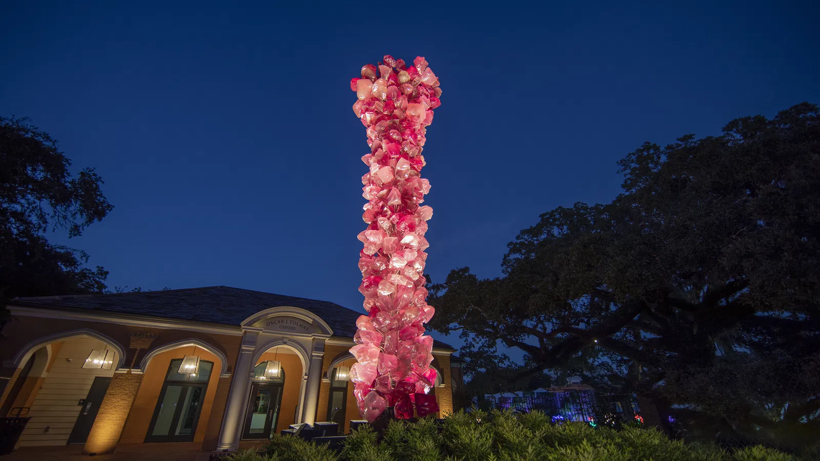 New Orleans Botanical Garden Welcomes Chihuly Sculpture to City Park