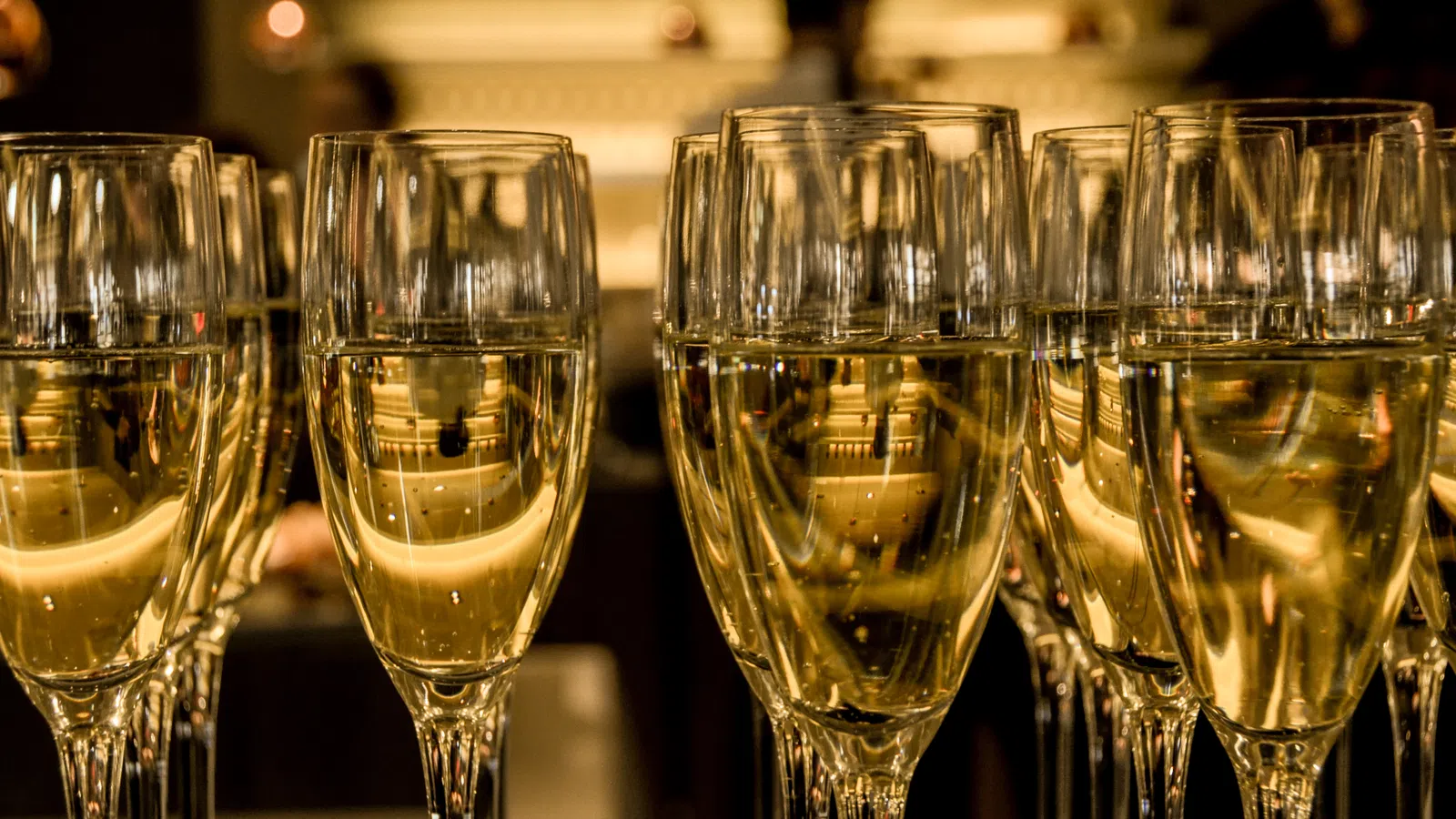 Taking a Sip of the Stars: Blissful Bubbly Bars of New Orleans