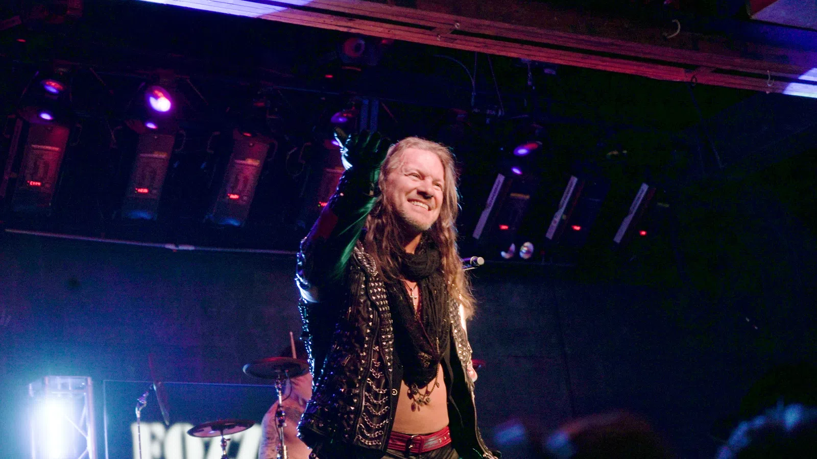 Chris Jericho with long hair on stage