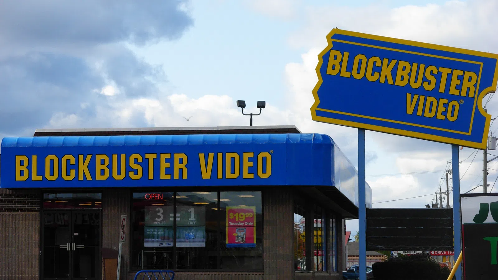 Oregon City Has The Last Blockbuster on Earth