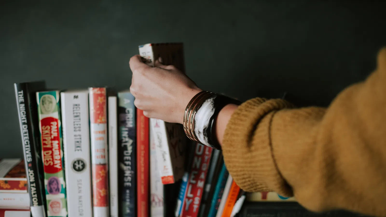 Why Reading Will Benefit You When Applying to College 