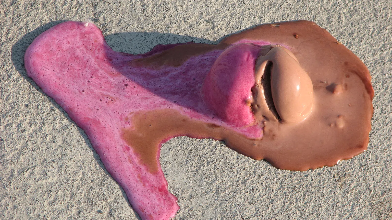 Louisiana Man Samples Ice Cream and Faces Charges, after putting it back