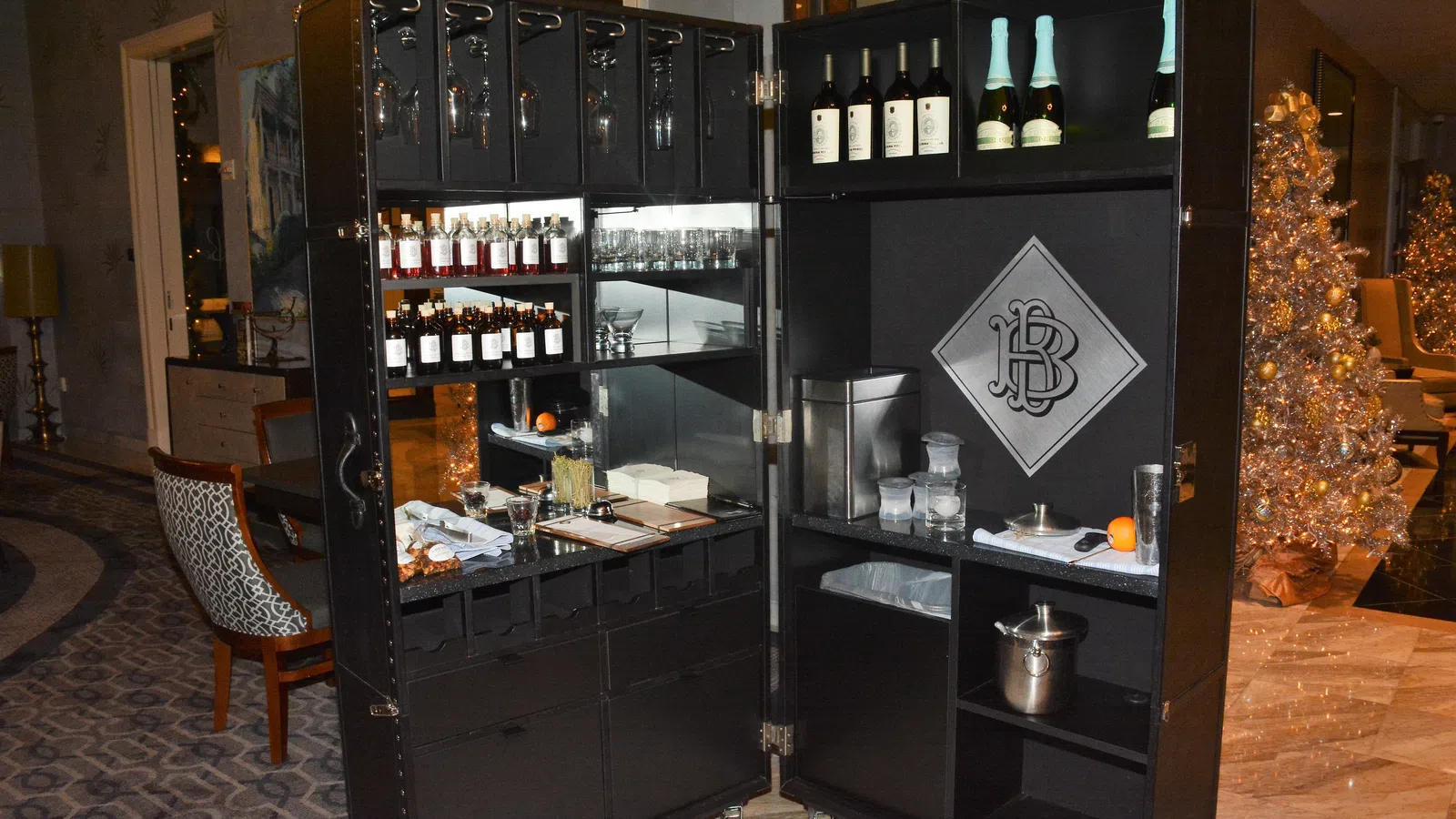 Bellhop Bar at Loews New Orleans Hotel Offers ?Cocktails at Your Service?