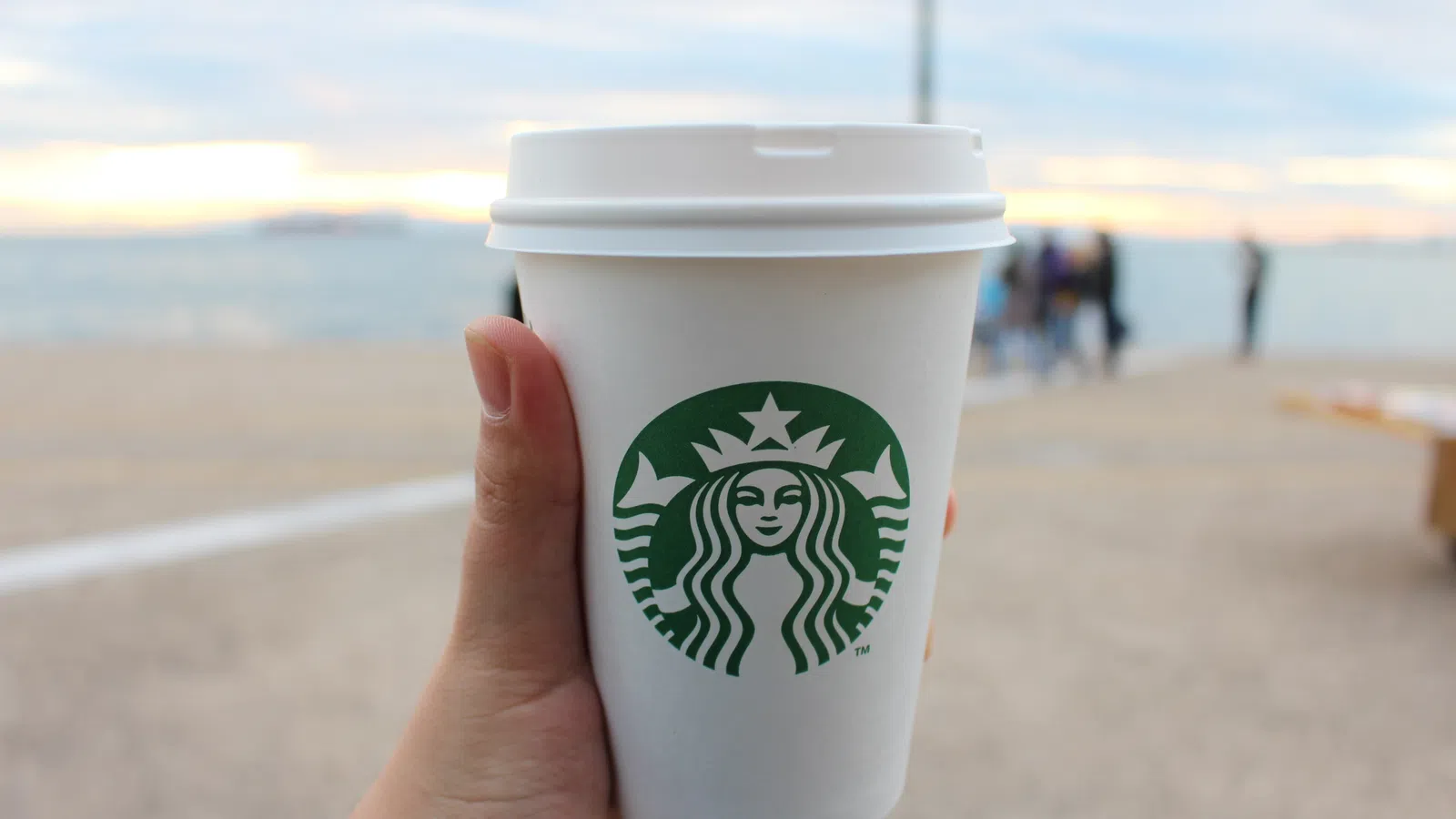 Starbucks to Eliminate Plastic Straws by 2020