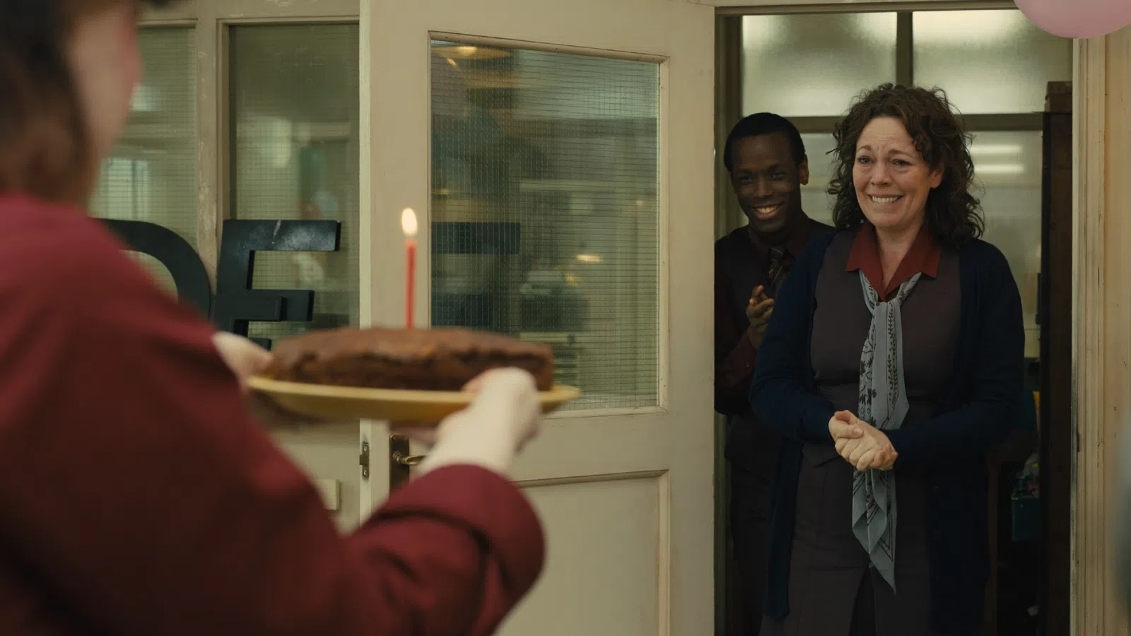 Olivia Colman holding a plate of food