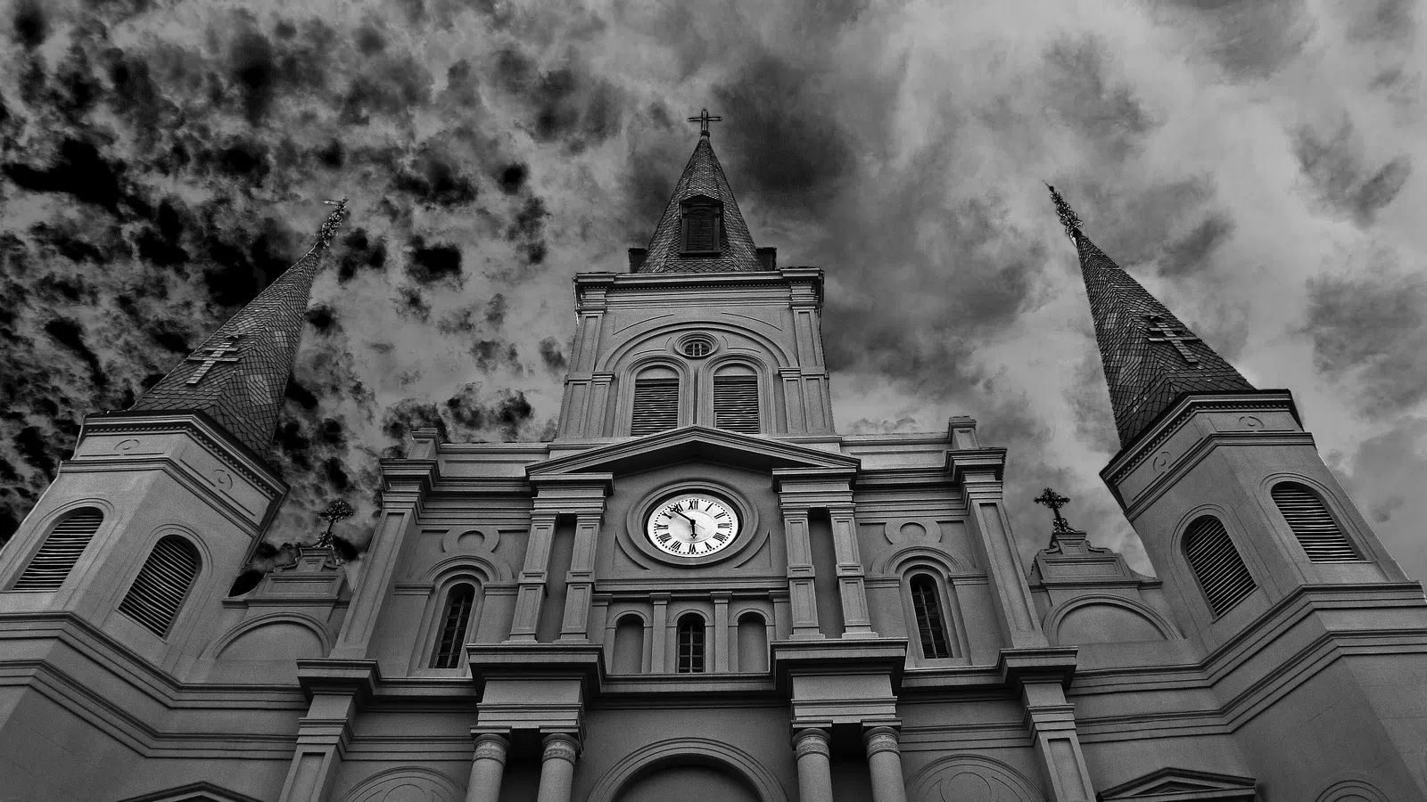 French Quarter Horror Story: Where to Eat, Sleep, Drink, and Walk with the Ghosts of New Orleans this Halloween