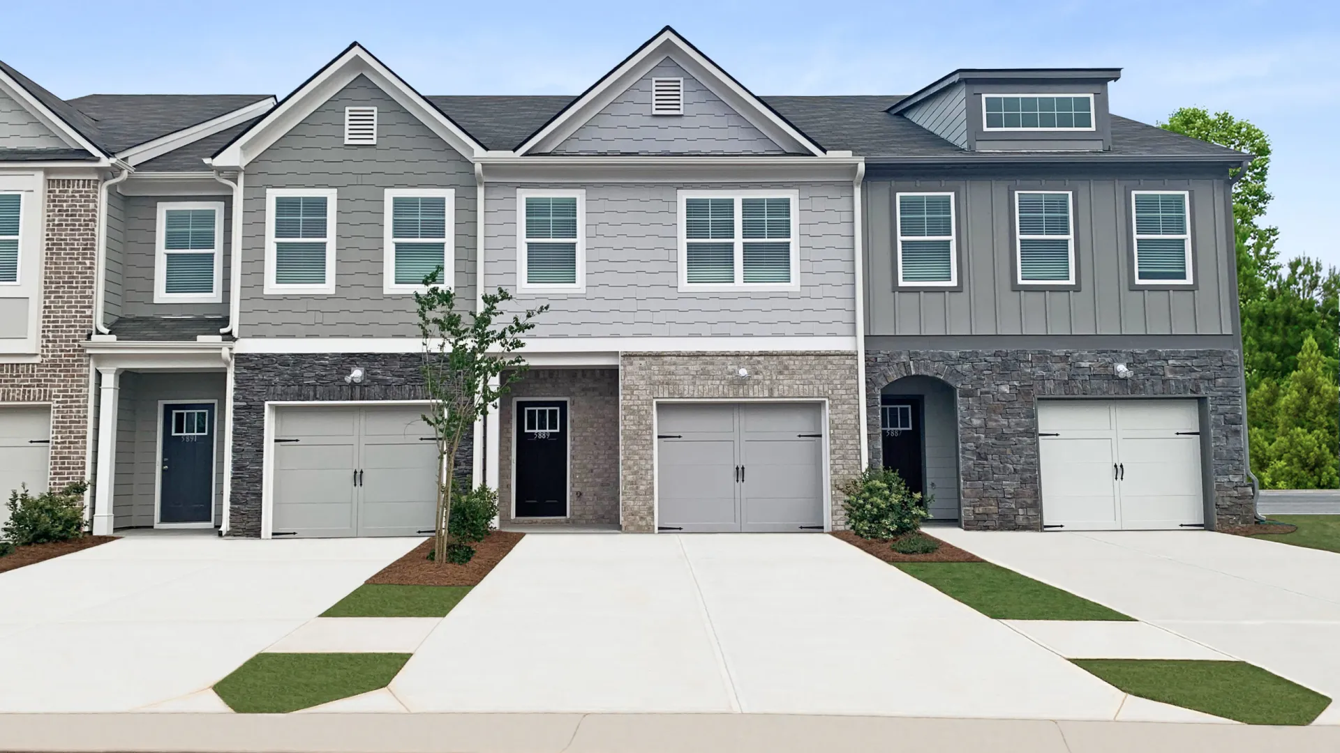 Row of modern townhouse units with attached garages in Lithonia