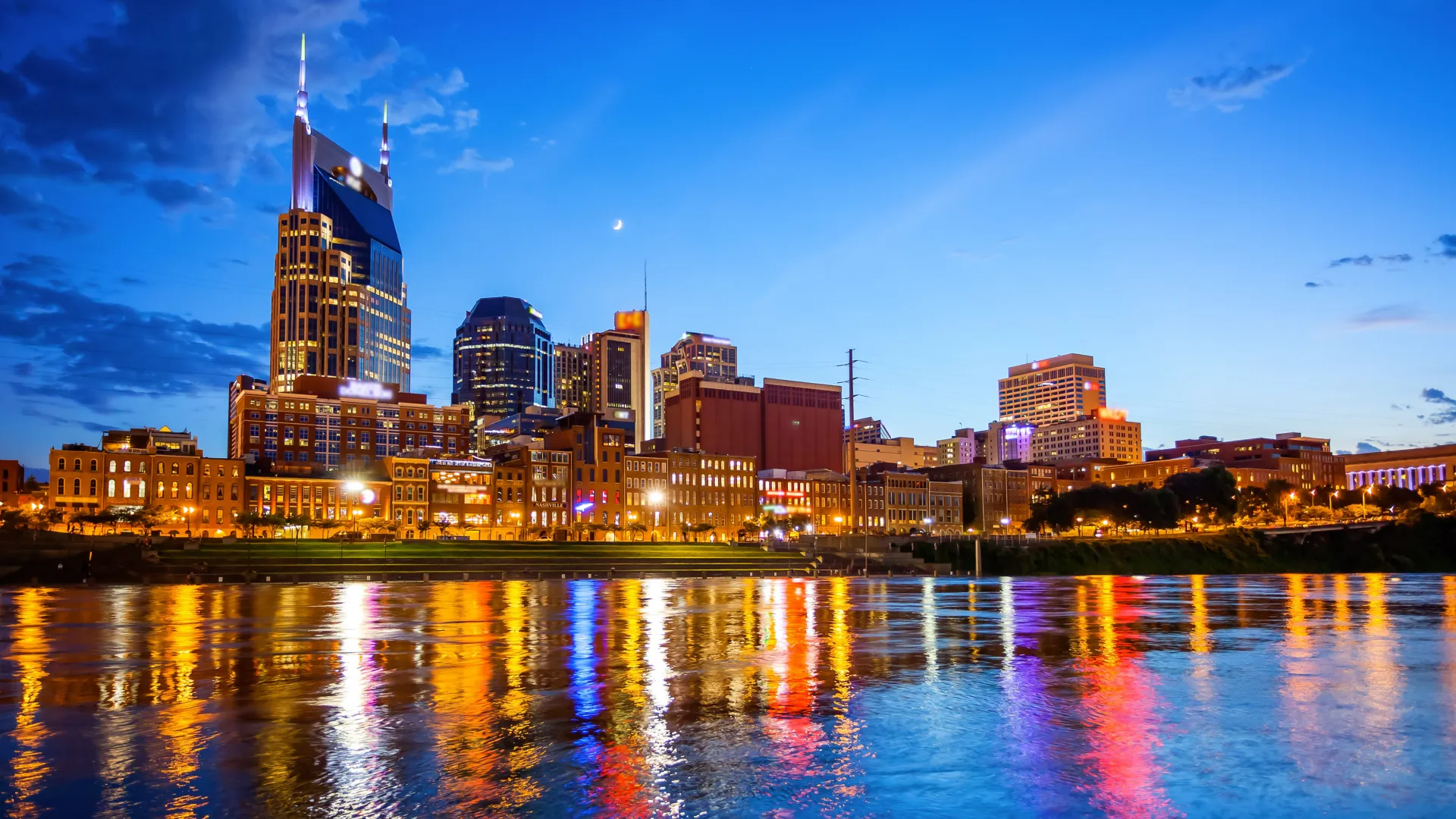 the Nashville skyline at night