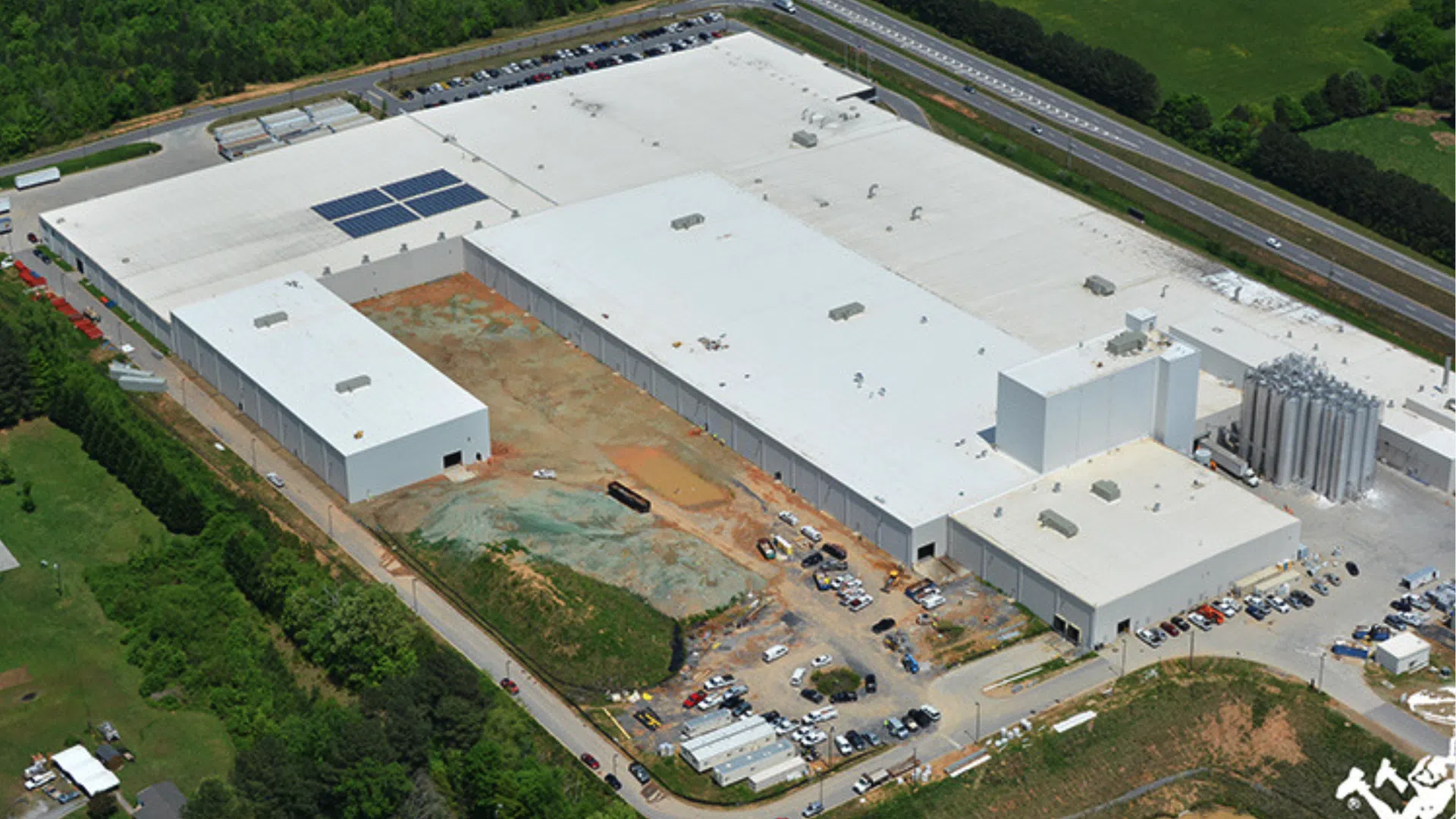 a large building with a parking lot