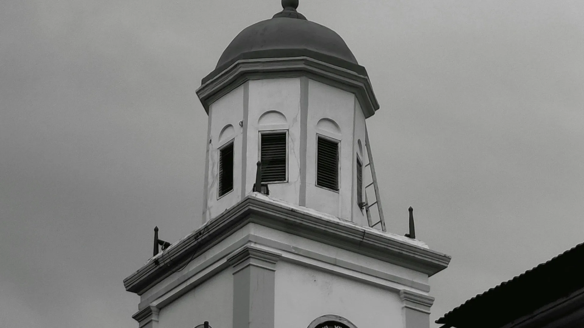 Black and white photo of a historic clock tower with weather vane under cloudy sky.Home Inspectors in Toccoa, GA, Stephens, 30598 Home Inspections, Certified Home Inspectors, Residential and Commercial Home Inspections in Toccoa, GA, Stephens, 30598