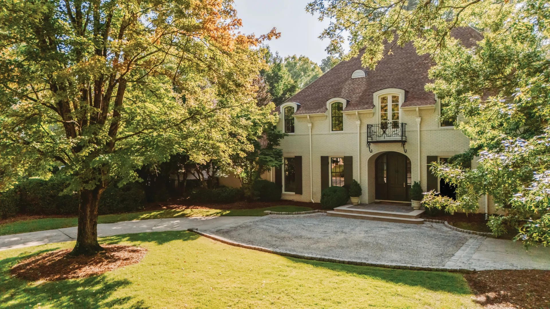 Luxury Nashville home featuring Infinity by Marvin fiberglass window frames