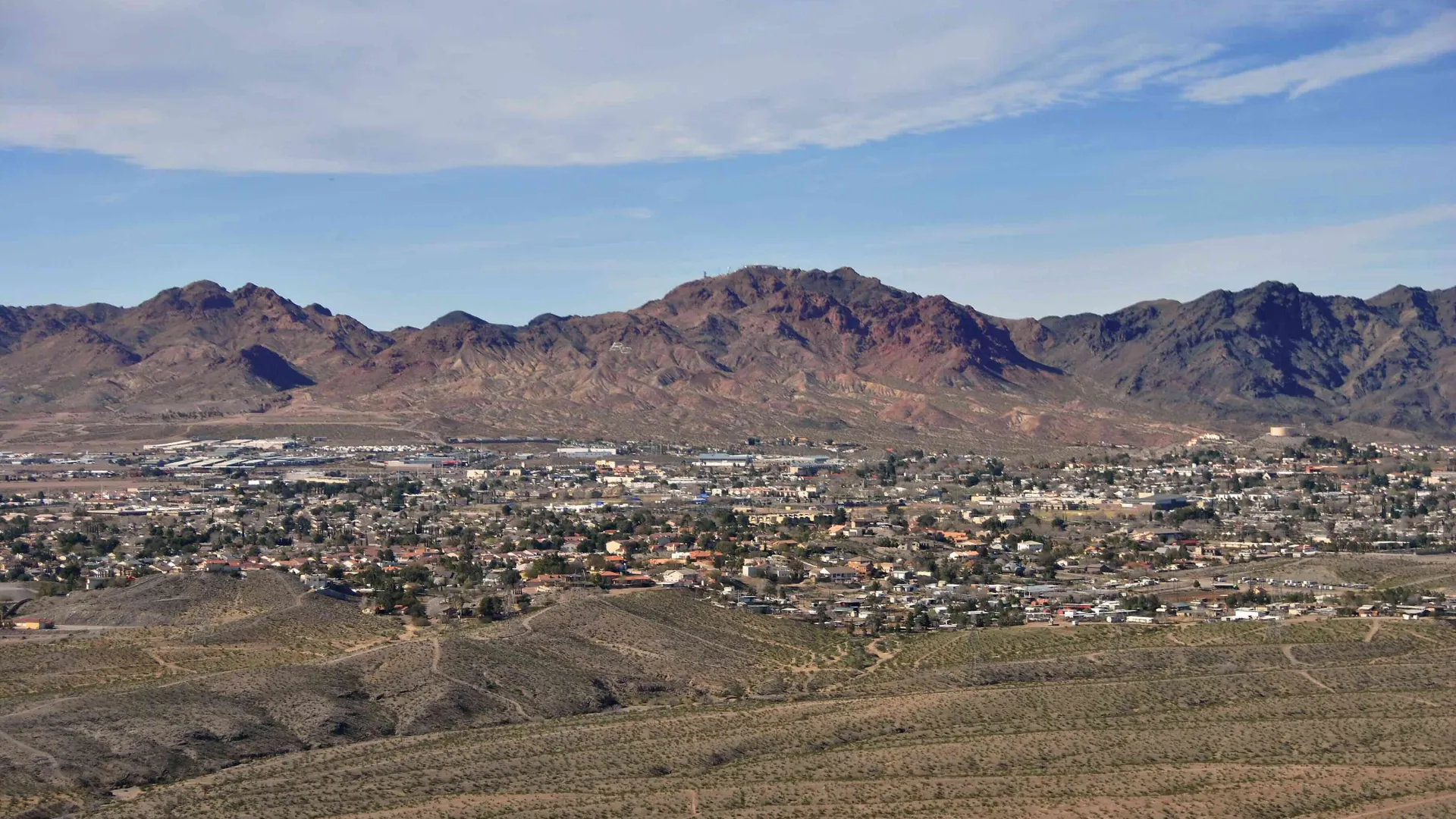 a town in the valley between mountains