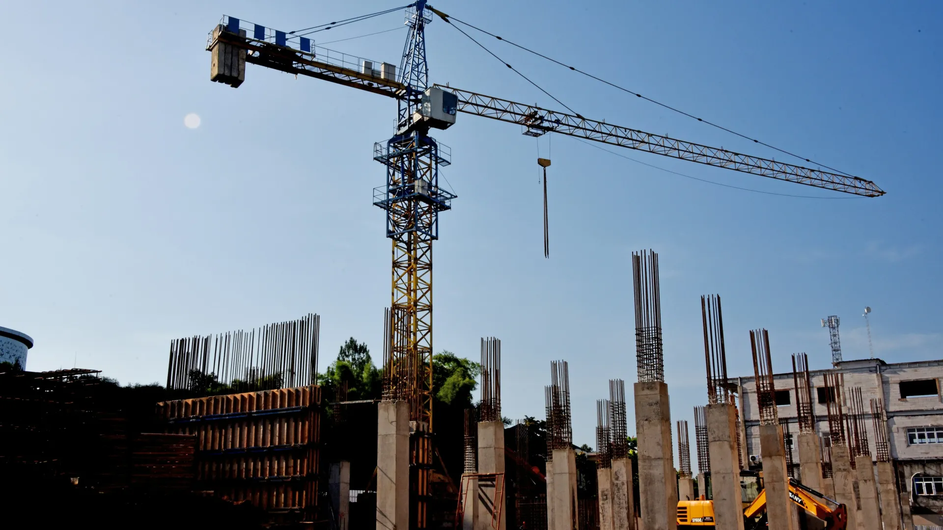 a crane in a city