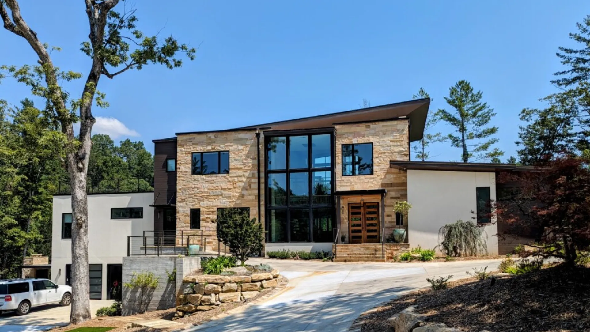 a building with a driveway