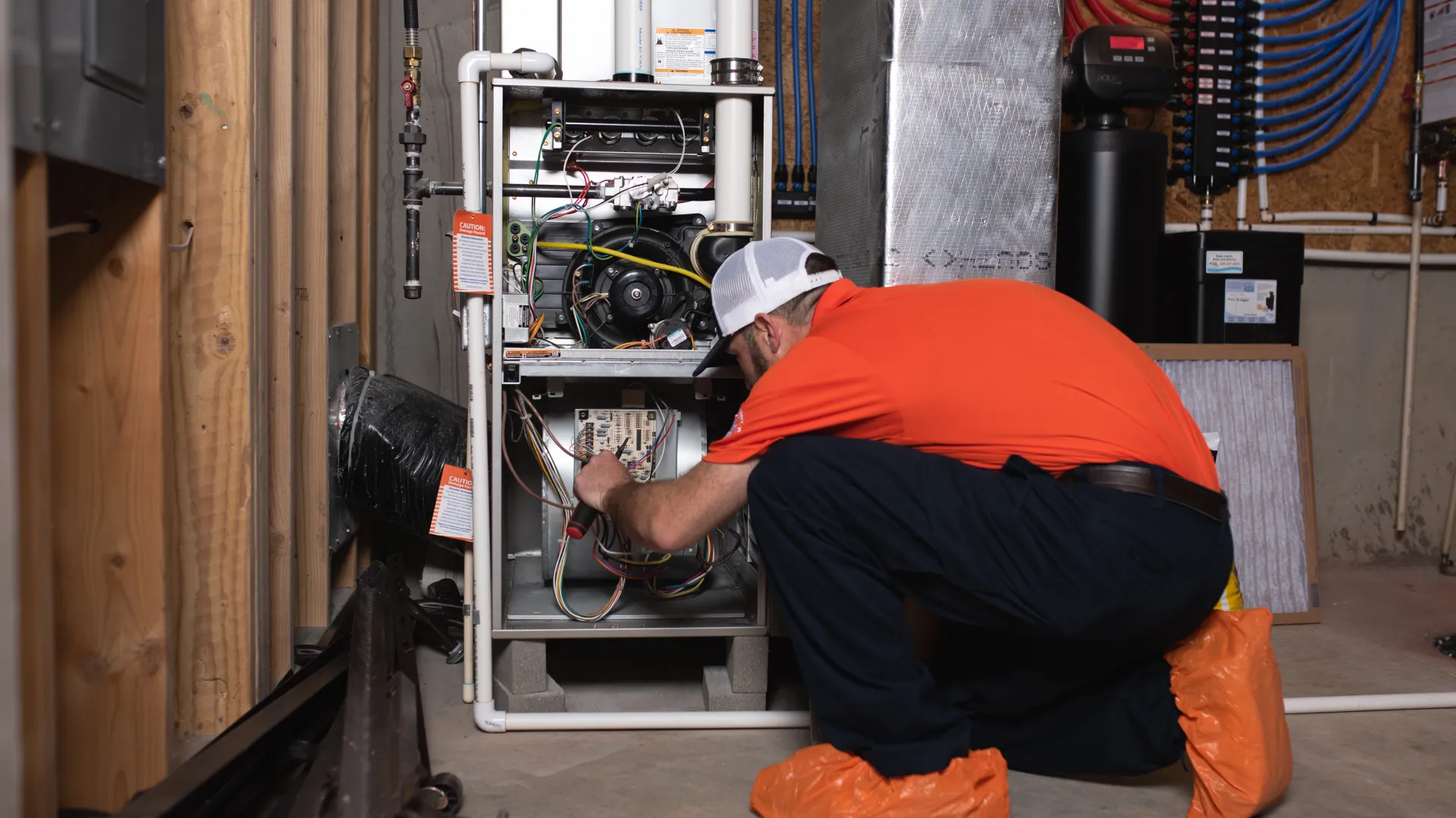 Heating Air Paramedics worker working on furnace