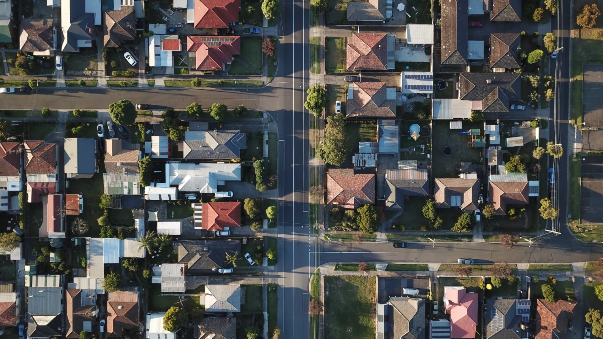 a bird's eye view of a neighborhood