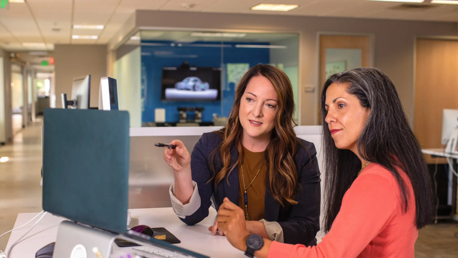 Jill Kelley et al. looking at a computer screen