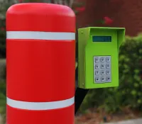 a green and red parking meter