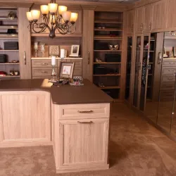 Many Color and Finish Options for Your Custom Closet