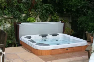 Bullfrog Spa With Cover Lift