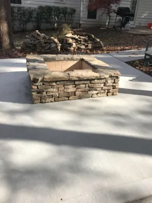 a stone wall with a stone circle in the middle