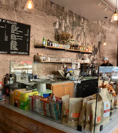 Caf?/Bike Shop Rouler Gets Things Rolling