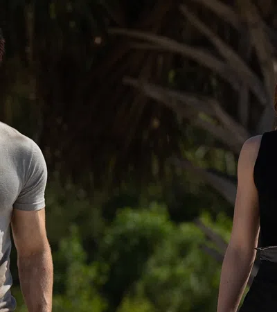 Chris Evans, Ana de Armas walking