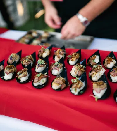 a tray of oysters