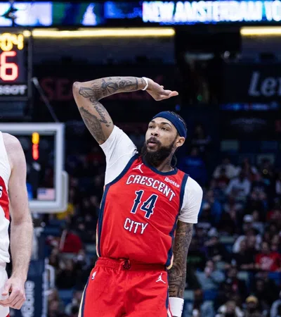 Jakob Pöltl, Brandon Ingram are posing for a picture