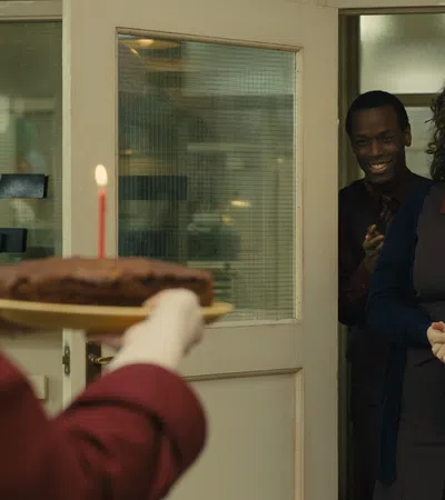 Olivia Colman holding a plate of food