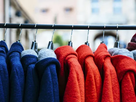 a row of blue and red clothes on a swinger