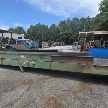 Feed conveyor with hopper