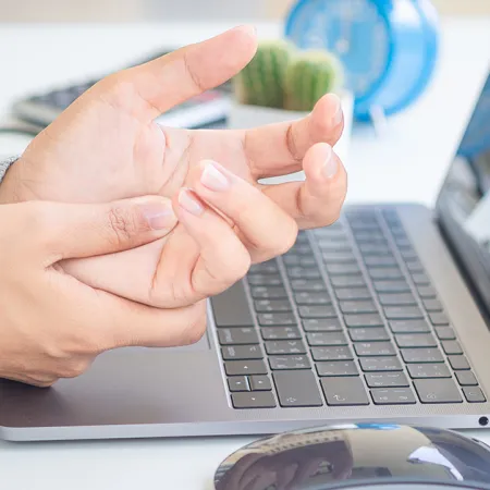 What are the Symptoms of Carpal Tunnel Syndrome?