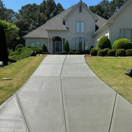 a driveway leading to a house