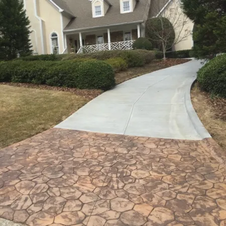 a driveway leading to a house