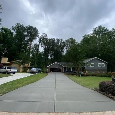 a driveway leading to a house