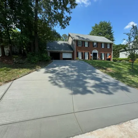 a driveway leading to a house