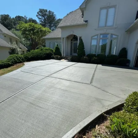 a driveway leading to a house