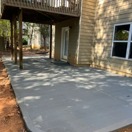 a concrete walkway next to a building