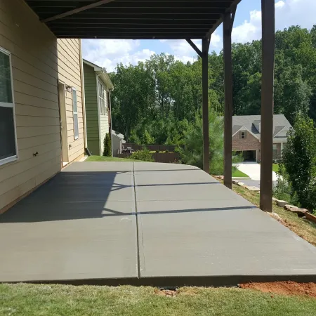 a driveway leading to a house