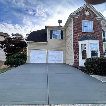 a driveway leading to a house